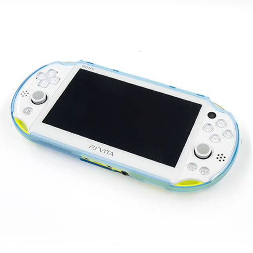 PS Vita（PCH-2000）にCYBER・TPUジャケット（PCH-2000用）〈ライトブルー〉を装着