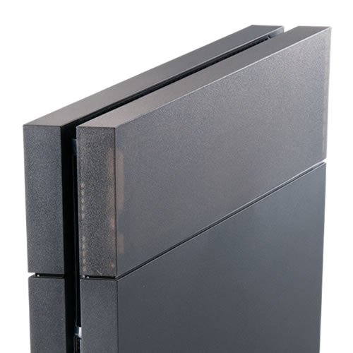 CYBER・スクラッチガードカバー（PS4用）〈クリアブラック〉をPS4本体に装着