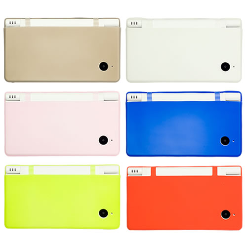 CYBER・シリコンジャケットi（DSi用）装着図クリアブラック／クリアホワイト／クリアピンク／クリアブルー／クリアライム／クリアレッド