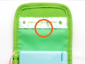 クリーニングクロスをはじめ、小物を収納できるマルチフリーポケット