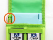 『ガチャピン×ムック　タッチペン2本セット（DS/DS Lite用）』のタッチペンもすっきり収納