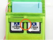 DS用ソフトを2本収納できるポケットを用意