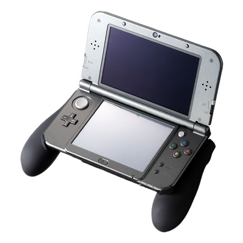 New 3DS LLにCYBER・ラバーコートグリップ（New 3DS LL用）〈ブラック〉を装着