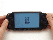 混雑した車内でも、自分だけの映像を楽しむことができる