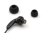 ステレオイヤホンとイヤーピース（大小2種類）同梱。