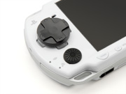 簡単装着でPSPの操作性を向上！