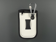 携帯時に活躍するベルトループ＆カラビナ付属