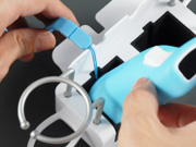 ストラップの紐用に溝を設計